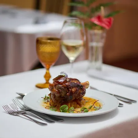 & Art Madeira Inn 3*
