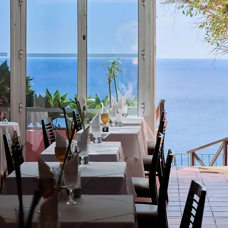 & Art Madeira Inn Caniço